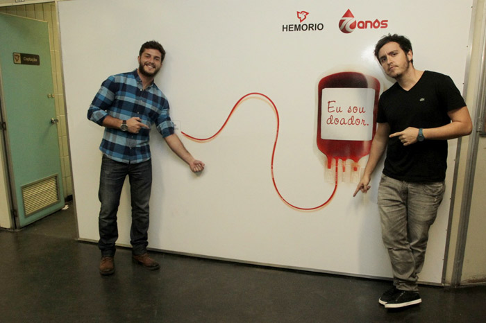 Klebber Toledo e Wagner Santisteban incentivam doação de sangue no Hemorio