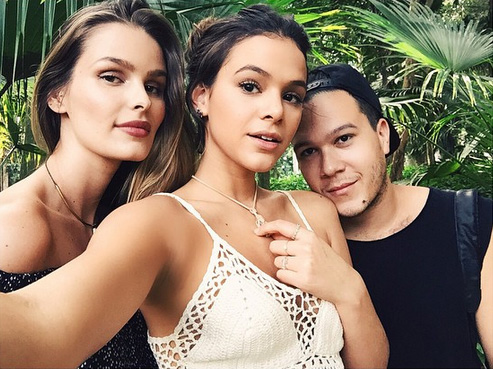 Yasmin Brunet e Bruna Marquezine trabalham juntas no domingão