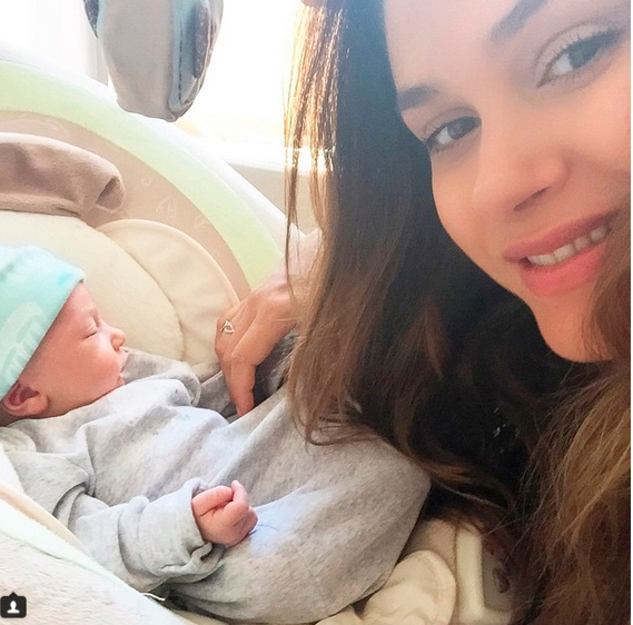  Fernanda Machado celebra aniversário do filho em rede social