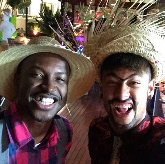 Neymar e Thiaguinho viram caipiras em arraial do craque