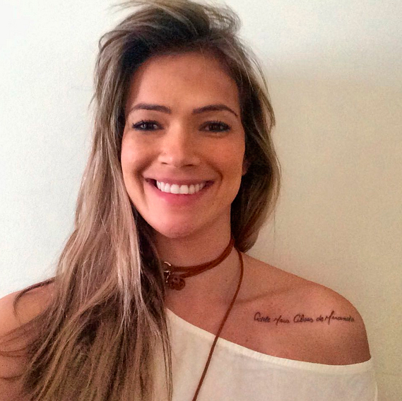  Fani Pacheco homenageia a mãe com tatuagem no ombro