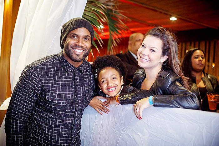 Fernanda Souza posou para um clique com Zulu e a filha do ator, Luiza, de oito anos