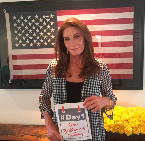 Caitlyn Jenner faz campanha contra o bullying na internet