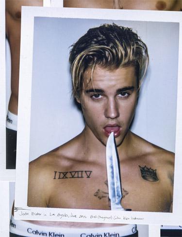 Justin Bieber faz ensaio ousado para a revista Interview