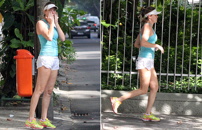 Letícia Birkheuer corre de shortinho em Ipanema