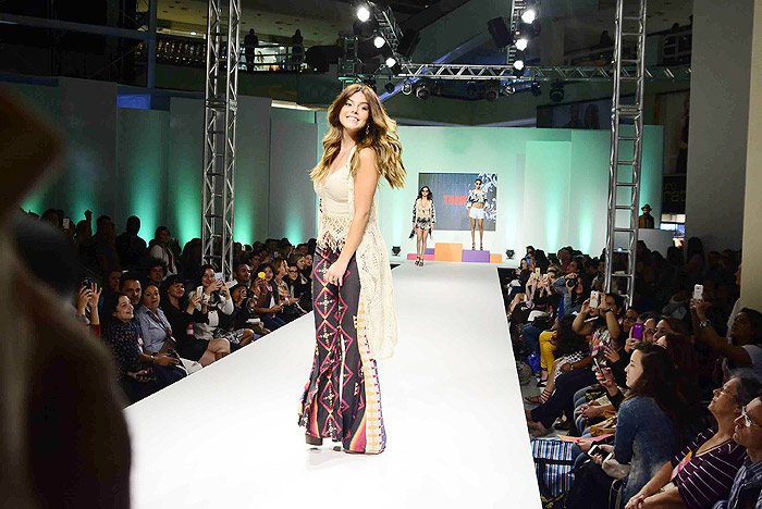 Famosas desfilam na 19ª. edição  do Mega Fashion Week