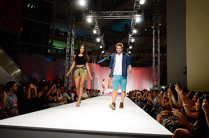 Famosas desfilam na 19ª. edição  do Mega Fashion Week