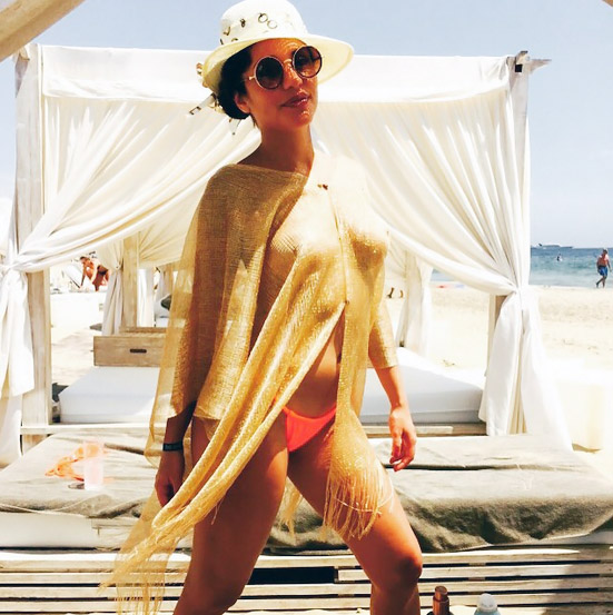Maria Melilo posta nova foto de topless em Ibiza