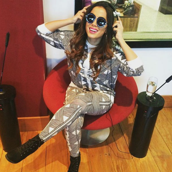 Anitta é pura simpatia em rádio de São Paulo