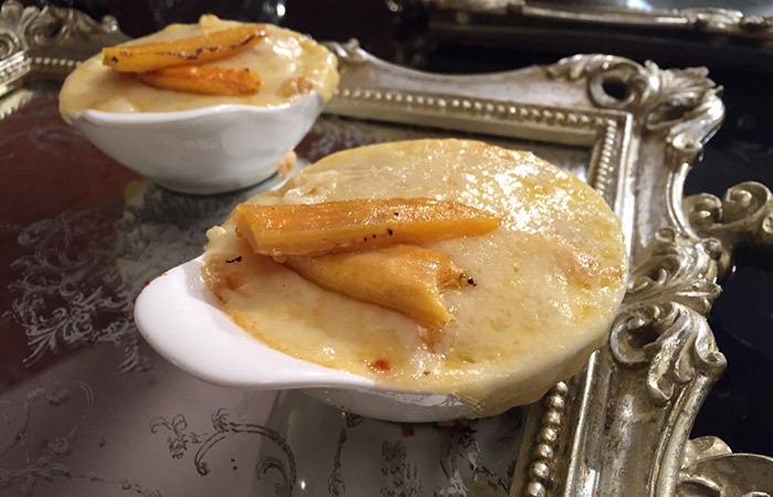 Filé de peixe gratinado com banana da terra