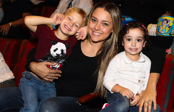 David Lucca, filho de Neymar, assiste o show Disney Live