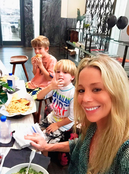 Danielle Winits e as batatinhas fritas de Miami. Confira!