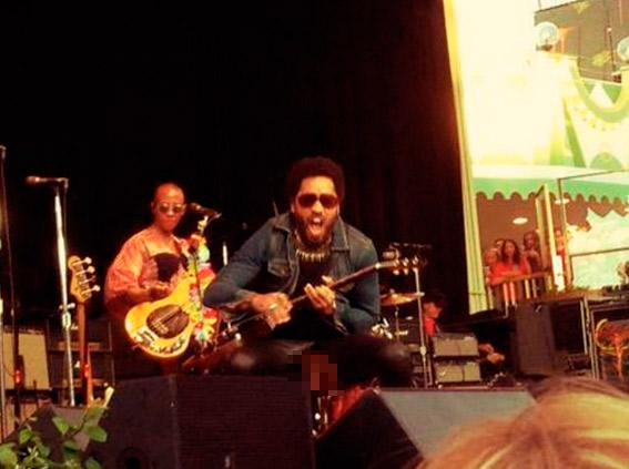 Ops! Calça de Lenny Kravitz rasga durante show 