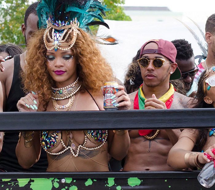 Rihanna leva Lewis Hamilton para curtir Carnaval em Barbados
