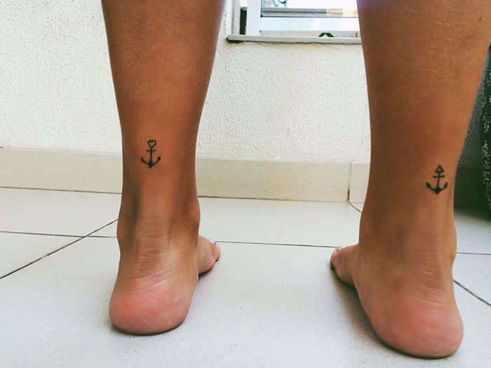 Gabi Lopes faz sua 'estreia' nas tatuagens