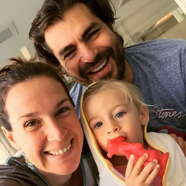 Thiago Lacerda posta selfie especial com a família