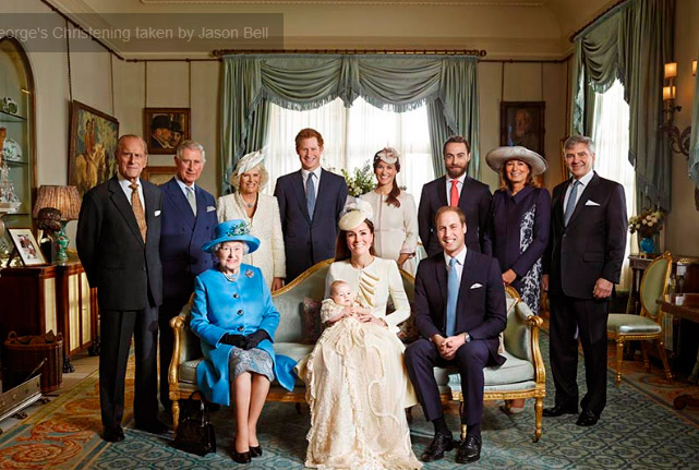 O primeiro momento em Príncipe George roubou a cena foi na foto oficial de seu batizado. Com uma roupinha branca, o pequeno herdeiro real conseguiu atrair a atenção de todos mesmo que na foto tivesse a presença de seu pai Príncipe William, sua mãe Kate Middleton, seus bisavós paternos, Rainha Elizabeth II e Príncipe Philip, seu tio Príncipe Harry, sua tia Pippa Middleton, seu tio James Middleton e os pais da Duquesa de Cambridge