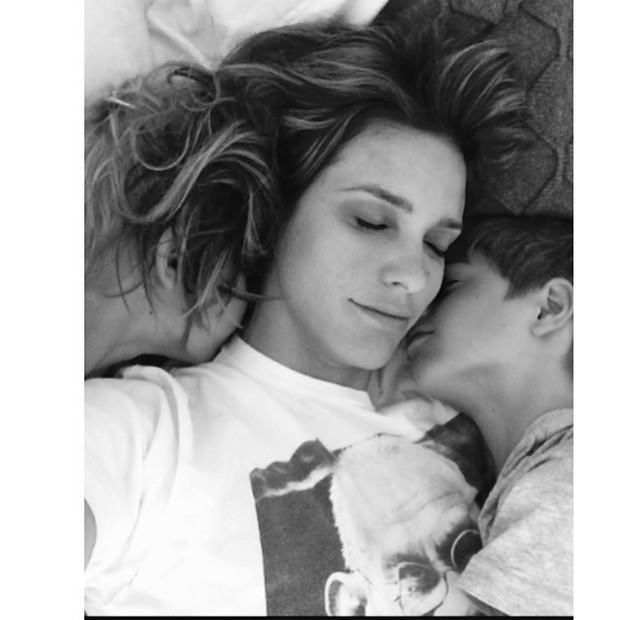 Fernanda Lima faz selfie de momento fofo com o filho