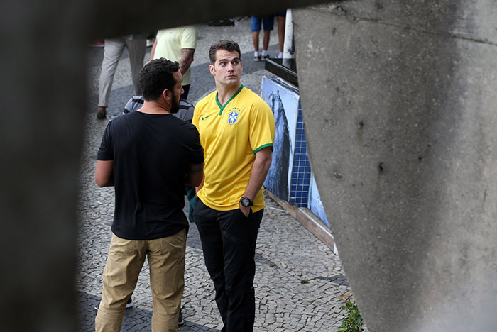 Henry Cavill atrai multidão para o Pão de Açúcar, no Rio