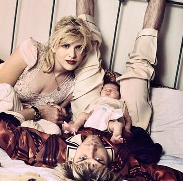 Courtney Love posta fotos antigas com Cobain e é criticada