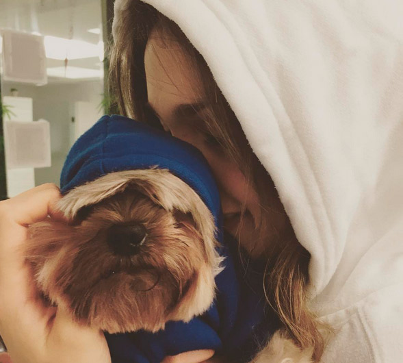 Xuxa publica foto de Sasha com mascote