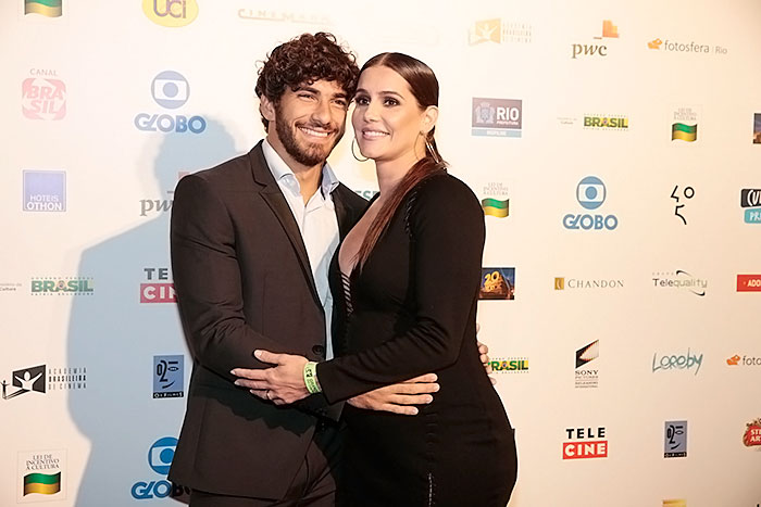 Deborah Secco brilha em premiação do cinema brasileiro