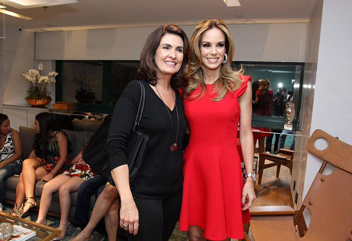 Na noite desta quarta-feira (2), Ana Furtado recebeu amigos na inauguração de seu primeiro salão de beleza e centro de estética