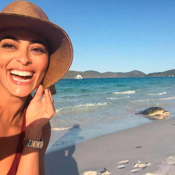 Juliana Paes faz pose em praia da Austrália: 'Sereias'