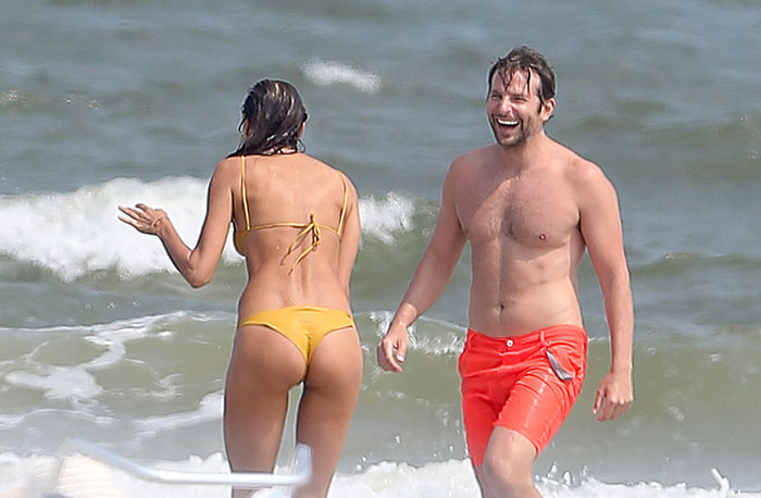 Irina Shayk mostra o corpão ao curtir praia com namorado