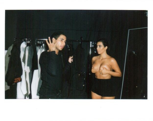 Kim Kardashian lança site com fotos picantes