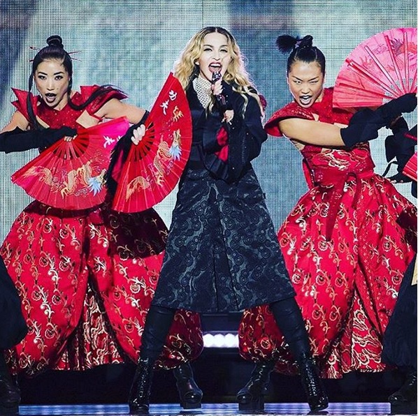 Madonna agita Nova York e mostra fotos de show na web
