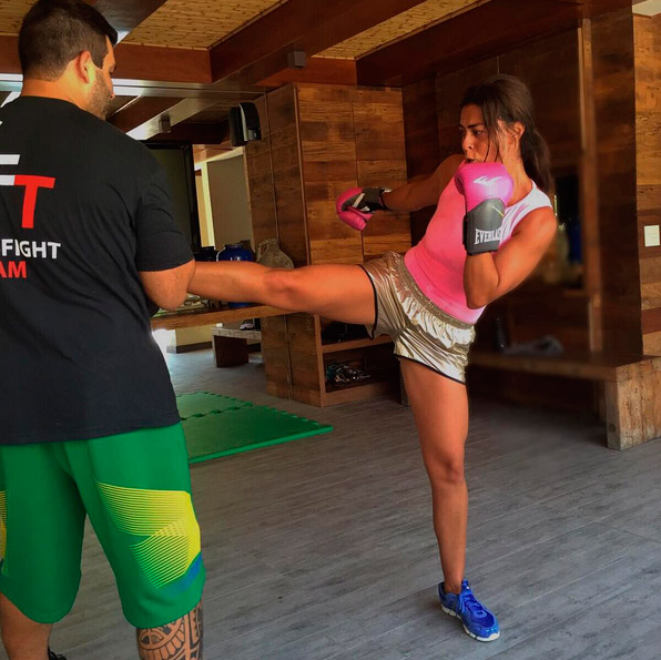 Juliana Paes aposta no Muay Thai para manter corpão