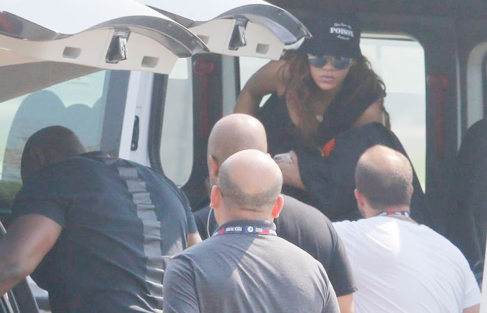 Rihanna desembarca no Rio de Janeiro