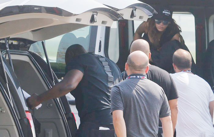 Rihanna desembarca no Rio de Janeiro