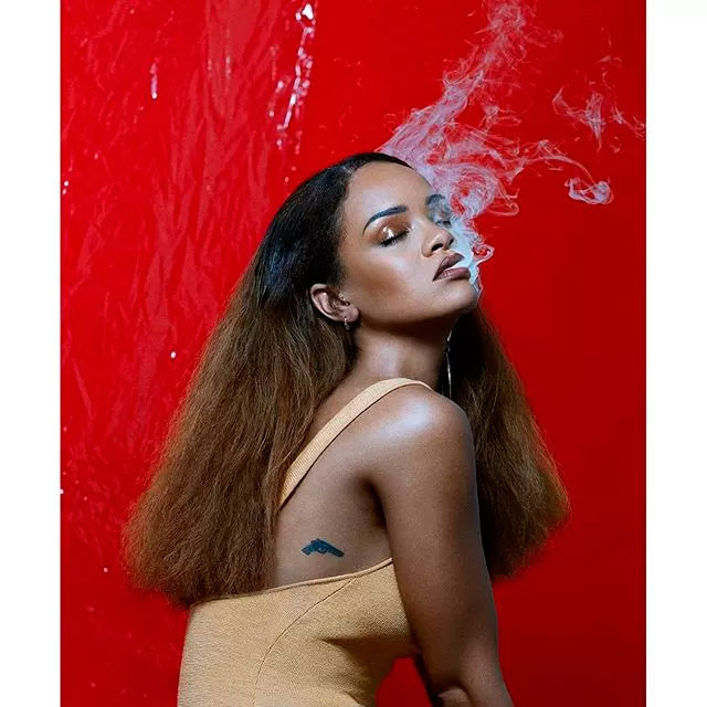 Rihanna faz ensaio fotográfico polêmico