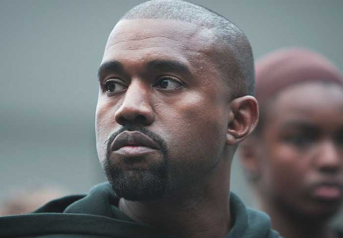 Kanye West viu fotos suas de cueca serem espelhadas por toda a web. Segundo a mídia internacional, ele mesmo havia enviado as fotos para uma garota, enquanto fazia “sexo virtual”. 