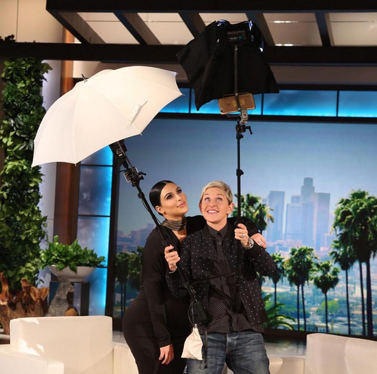 Filha de Kim Kardashian brinca com Ellen Degeneres