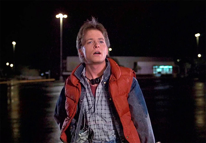 O personagem Marty McFly foi realmente um marco na carreira do ator Michael J. Fox. Além de ter rendido para o artista troféus nas mais diversas premiações dos Estados Unidos, o menino que fez a viagem no tempo nos longas que marcaram época não sai da mente das pessoas. Até hoje, aos 54 anos, o canadense Michael continua sendo comparado com o menino que interpretou há 30 anos. 