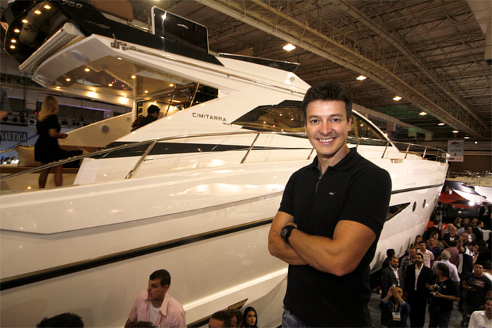 Rodrigo Faro compra barco de R$ 7 milhões