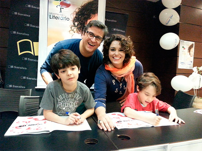  Suzy Rêgo participa de tarde de autógrafos dos filhos