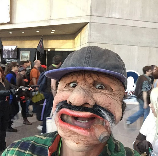 Mark Ruffalo e Jared Leto usam máscaras para ir à Comic Con