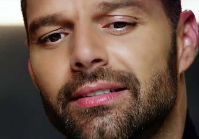 Ricky Martin foi fundo quando falou sobre seus fetiches e disse que gosta de  urinar no seu companheiro: Eu adoro fazer isso, faço bastante no chuveiro. É muito sexy, e consegue-se sentir a temperatura do corpo da pessoa.