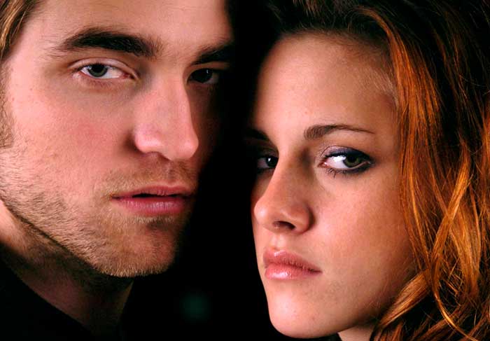 Ainda nos tempos em que eram namorados, Kristen Stewart revelou que Robert Pattinson tinha algumas preferência esquisitas: Ele adora lamber as minhas axilas, contou.