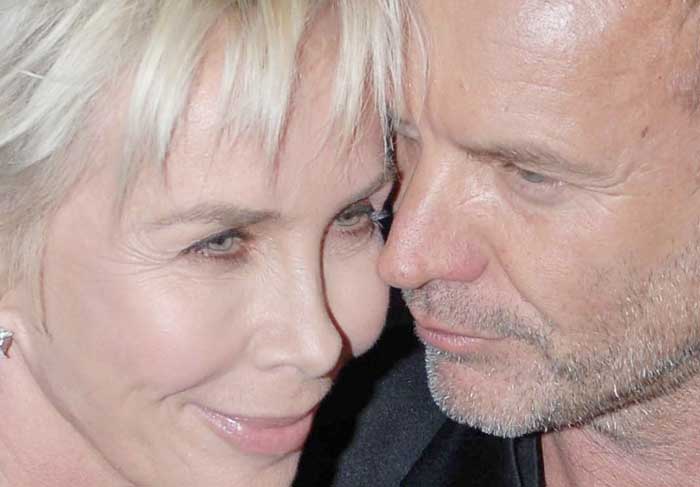 Sting é lindo, louro e elegante até nas fantasias. O cantor britânico e sua esposa,Trudie Styler, são adeptos do sexo tântrico. O conceito de sexo tântrico diz respeito a um ato espiritual. Não sei nenhuma forma melhor e mais pura de expressar o amor, declarou.