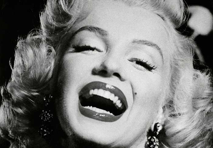 Musa de todos os tempos, Marilyn Monroe gostava que o presidente Kennedy, seu amante, falasse grosserias em seu ouvido.