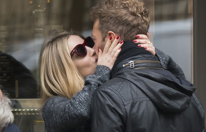 Veja a imagem de Chris Martin aos beijos em Paris
