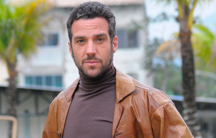 Carlos Bonow - O ator sempre fez diversas participações em séries e novelas da Rede Globo, mas este ano foi para a Record, onde interpreta Ahmós na novela Os Dez Mandamentos