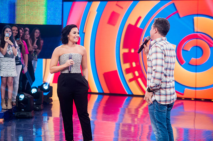 Demi Lovato solta a voz no Caldeirão do Huck