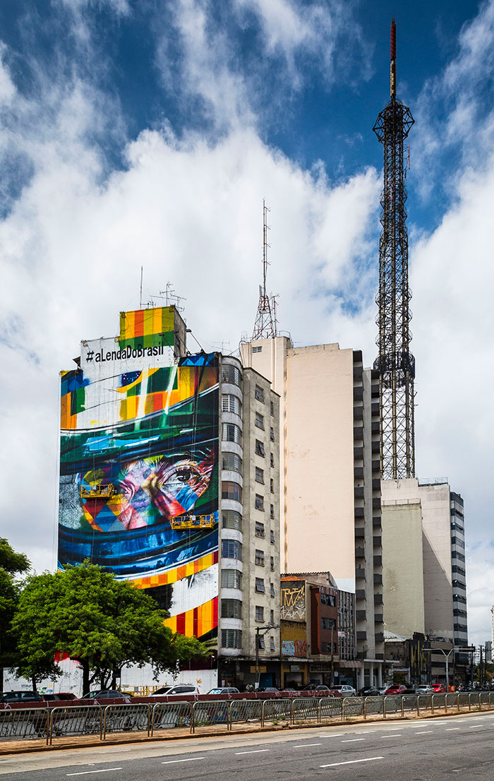 Artista desenvolve mural em homenagem a Ayrton Senna