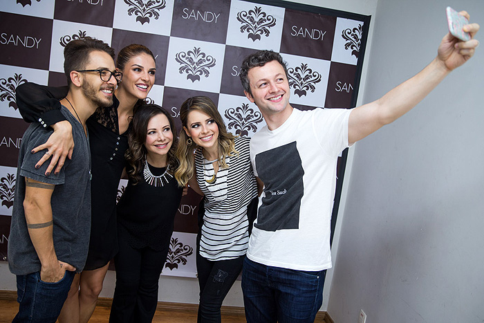 Júnior, esposa, Noely, Sandy e Lucas Lima